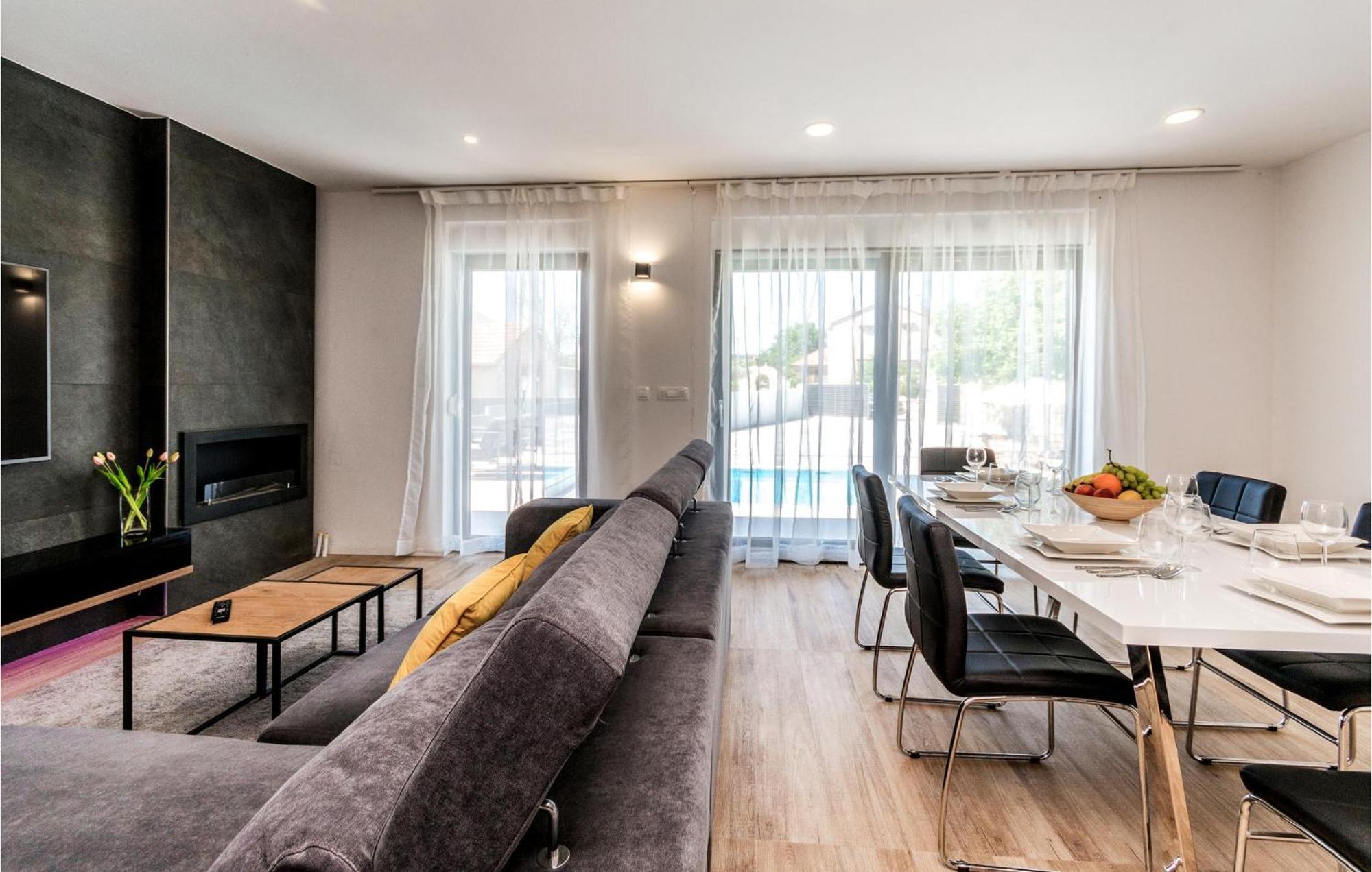 3 Bedroom Beautiful Home In Rastane Donje Donje Rastane 外观 照片