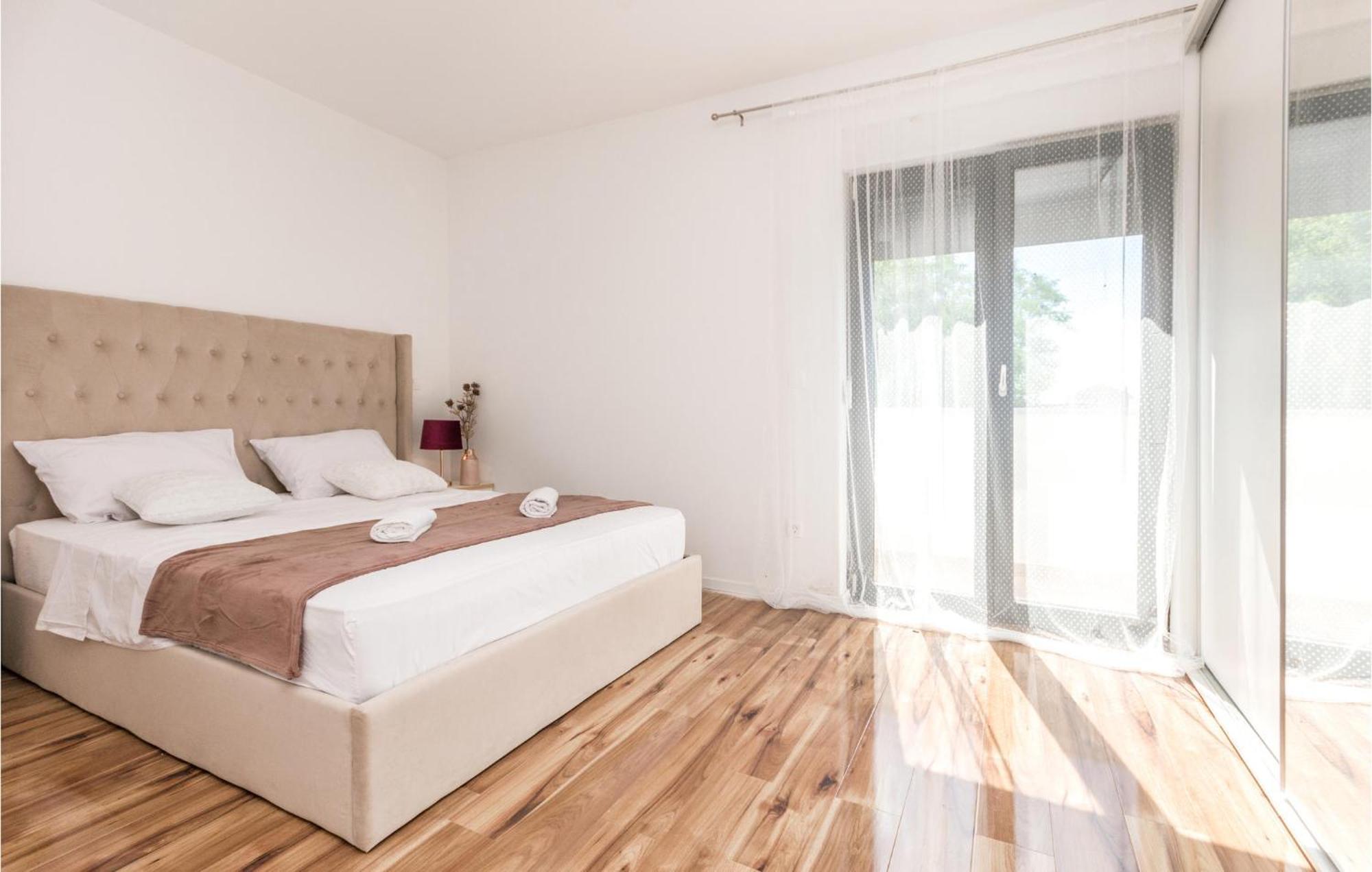 3 Bedroom Beautiful Home In Rastane Donje Donje Rastane 外观 照片