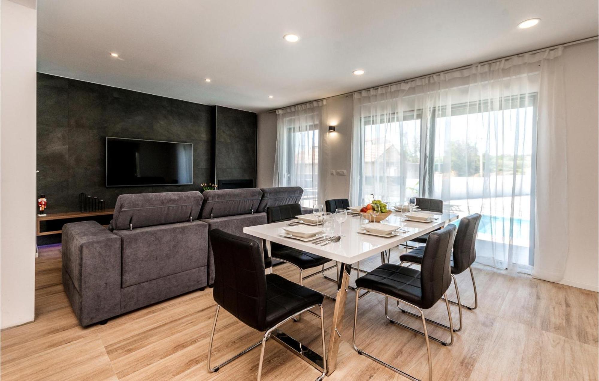 3 Bedroom Beautiful Home In Rastane Donje Donje Rastane 外观 照片